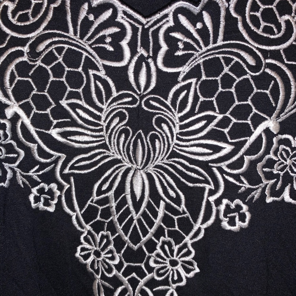 Phool Embroidered Tunic Top - Picture 4 of 5